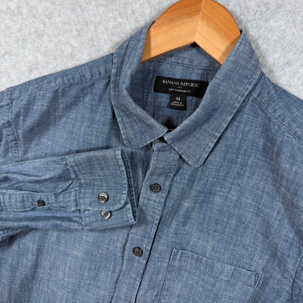 Banana Republic Mens Medium Soft Wash Slim Fit Blue Chambray Button Down Shirt